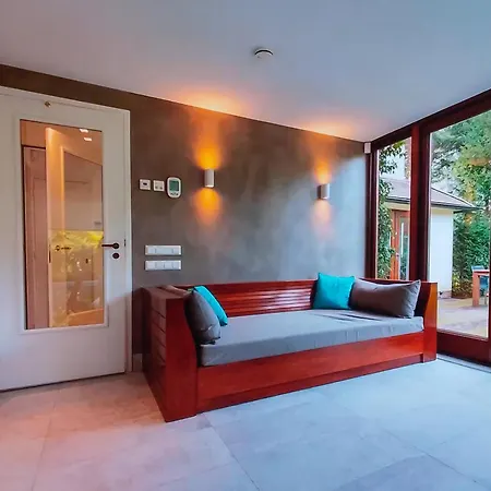 Exclusieve Met Luxe Faciliteiten Ferienhaus Aerdenhout